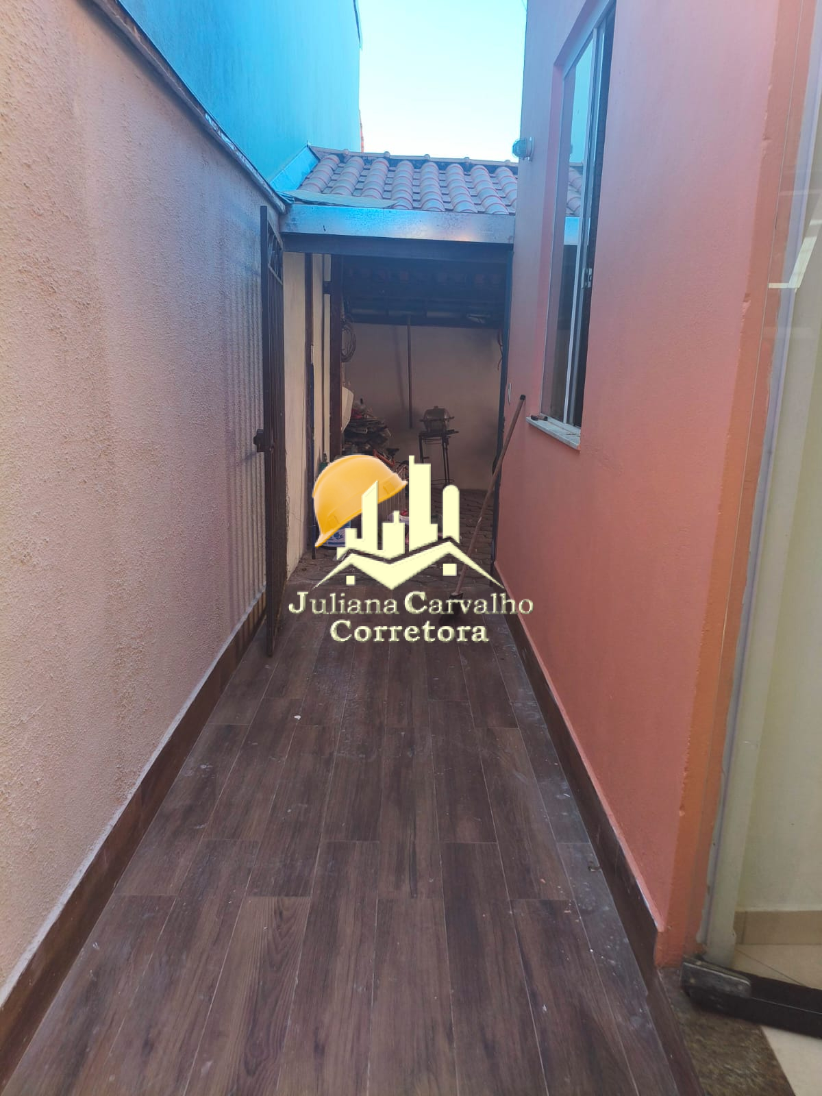 Juliana Carvalho – Corretora de Imóveis – Casa de fundo com garagem (5)