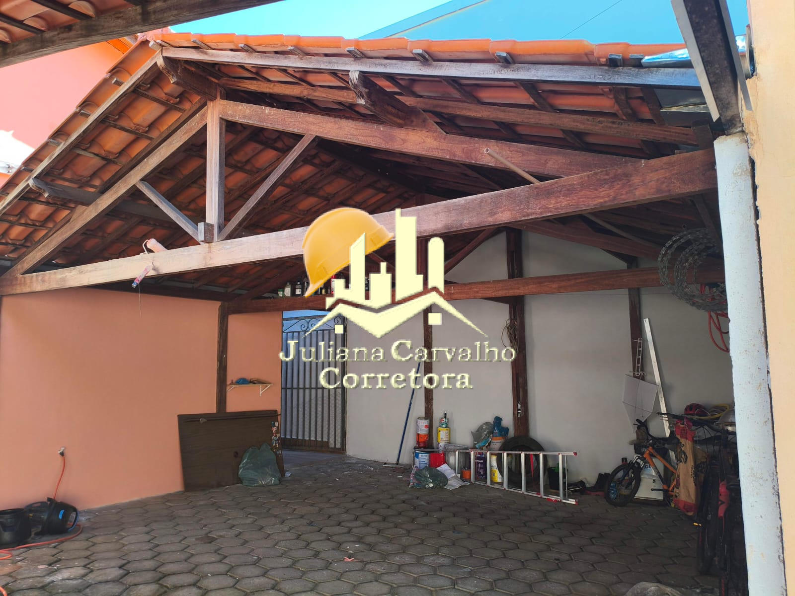 Juliana Carvalho – Corretora de Imóveis – Casa de fundo com garagem (8)