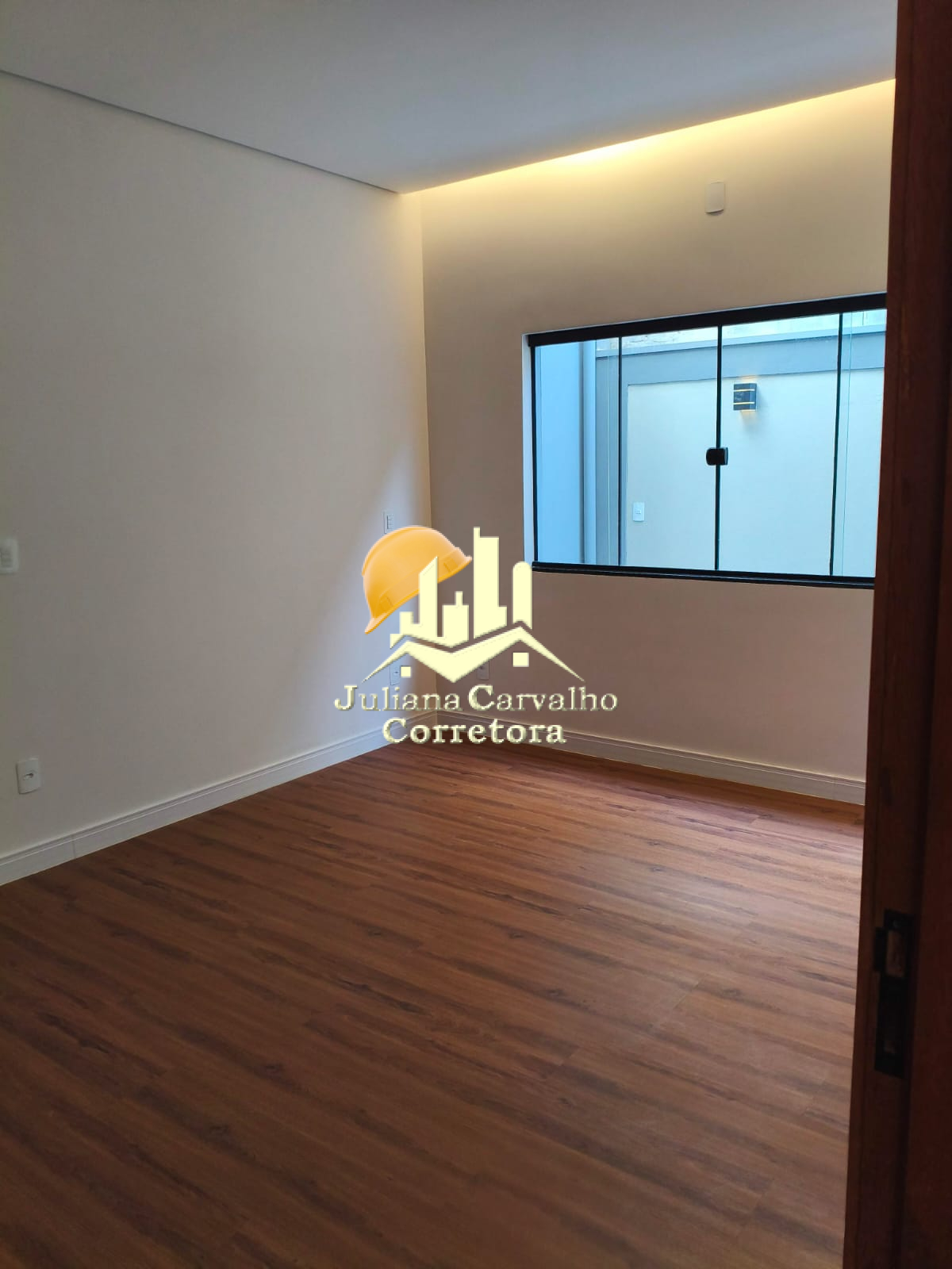 Uma residência sofisticada, espaçosa e repleta de detalhes que unem conforto, elegância e modernidade! (5)