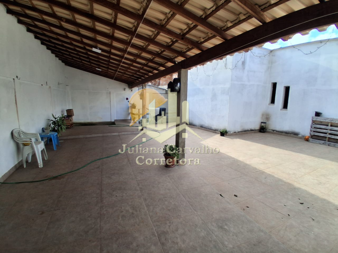 Casa lote inteiro.