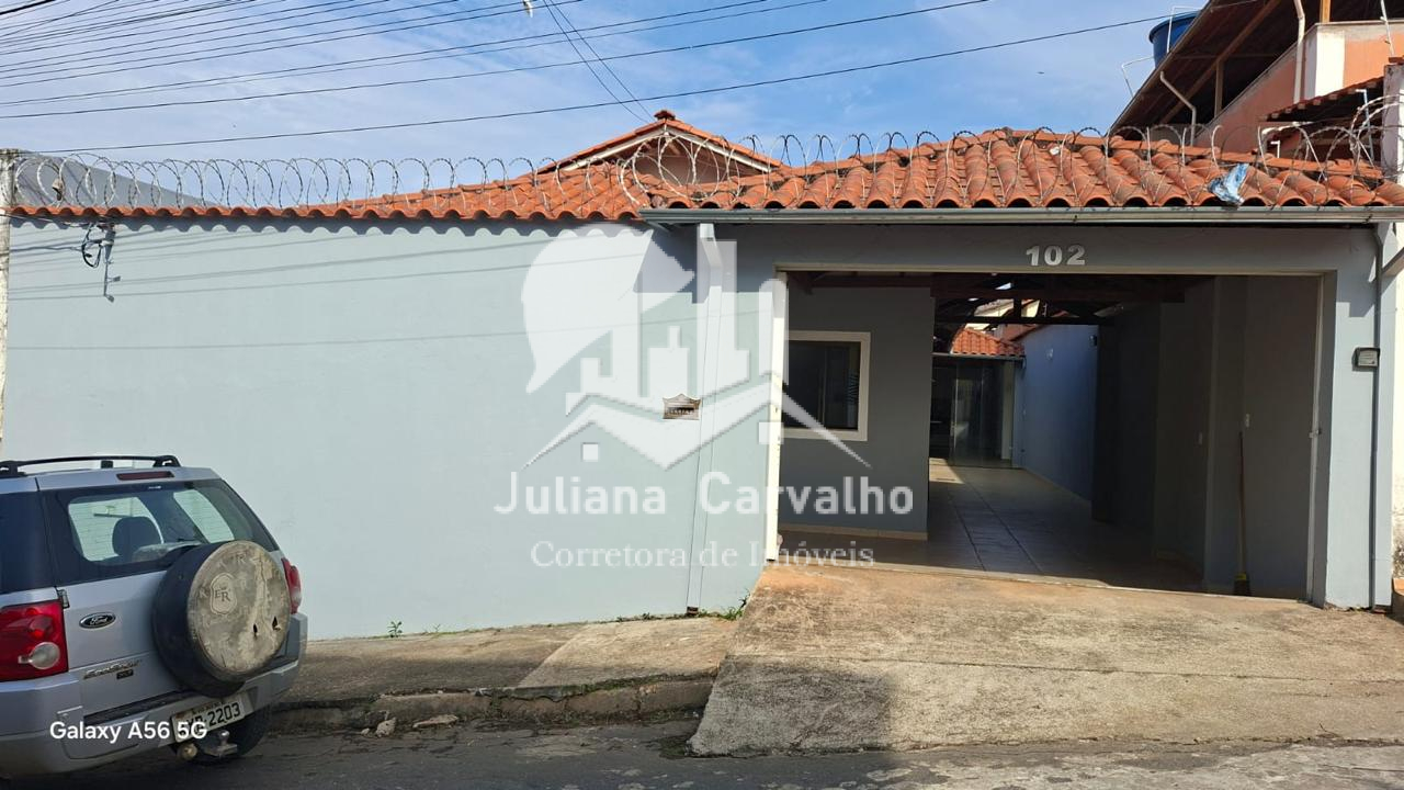 Casa espaçosa, bem acabada e pronta para morar no bairro Fábricas!