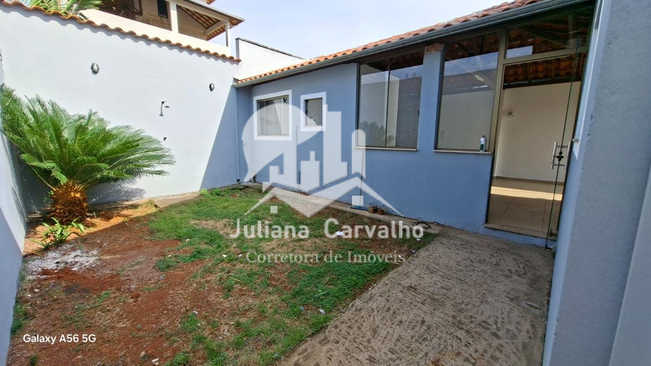 Casa espaçosa, bem acabada e pronta para morar no bairro Fábricas! (21)