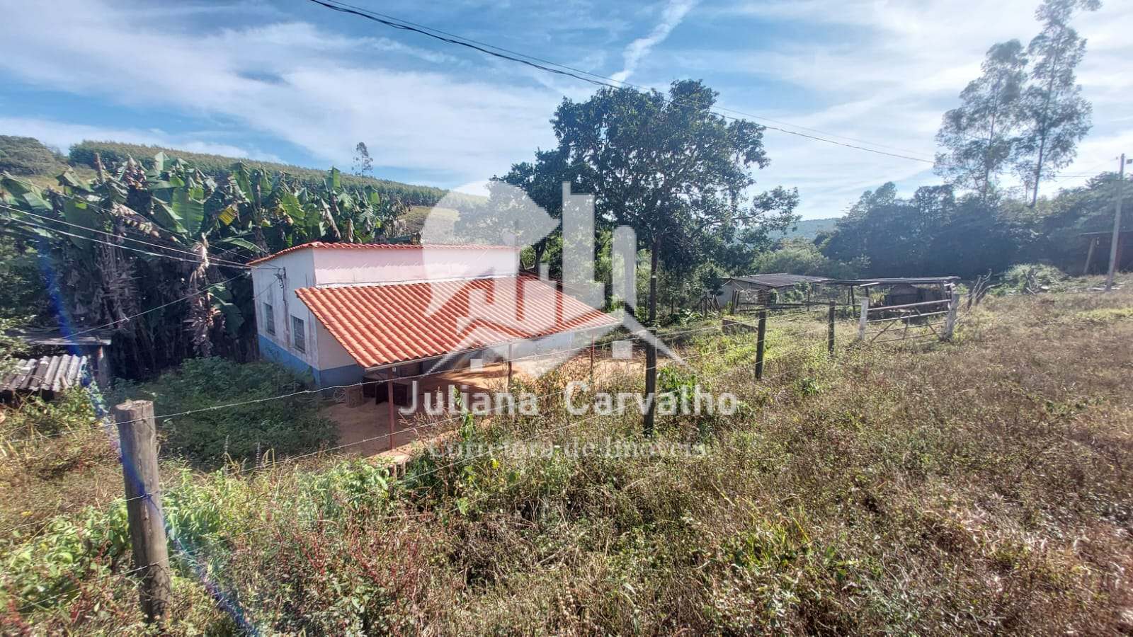 São 90 hectares. São 6 casas (sendo a sede com piscina, sauna ,4 quartos 3 banheiros, varanda) (5)