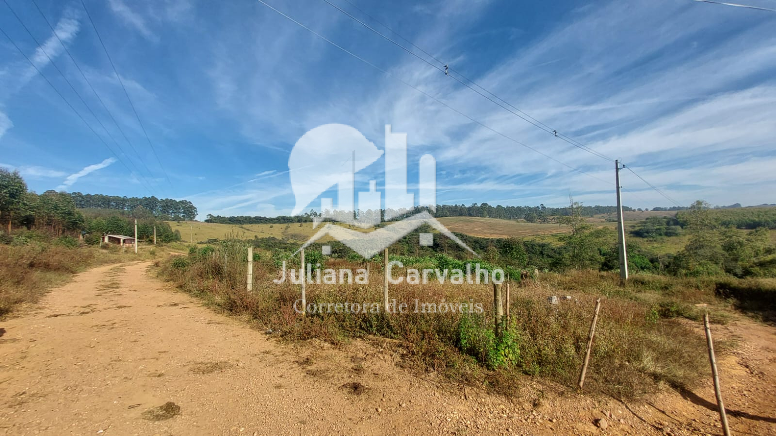 São 90 hectares. São 6 casas (sendo a sede com piscina, sauna ,4 quartos 3 banheiros, varanda) (6)