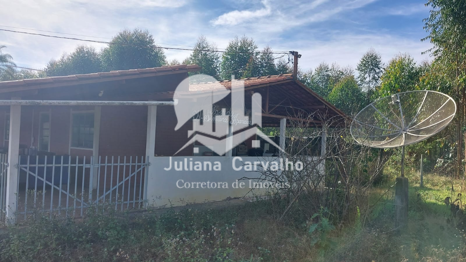 São 90 hectares. São 6 casas (sendo a sede com piscina, sauna ,4 quartos 3 banheiros, varanda) (8)
