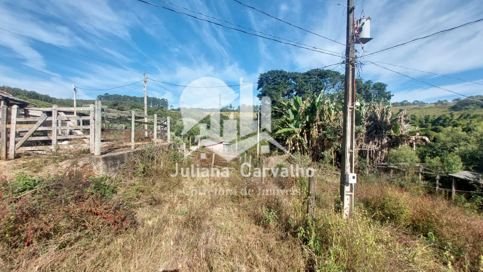 São 90 hectares. São 6 casas (sendo a sede com piscina, sauna ,4 quartos 3 banheiros, varanda) (9)